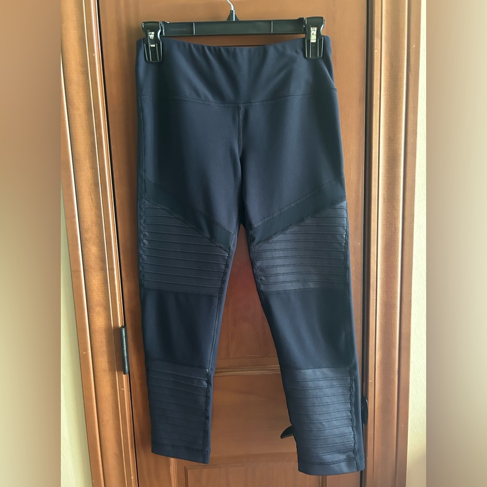90 Degree By Reflex Navy Yoga Capris Sz. Small Good Condition💙